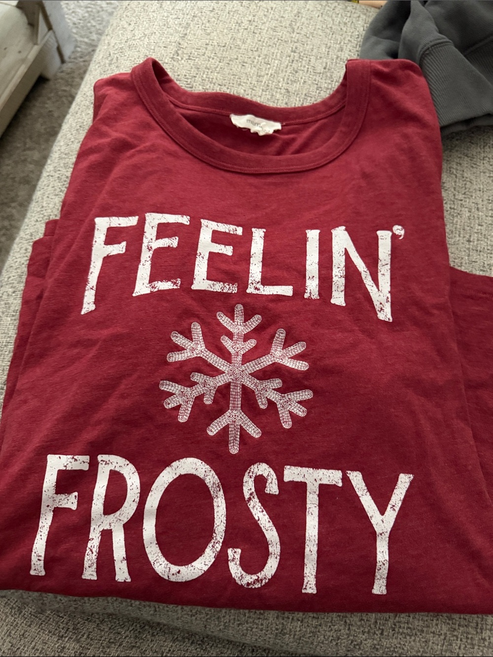 Maurice’s Feelin' Frosty' Red Graphic Tee size XL